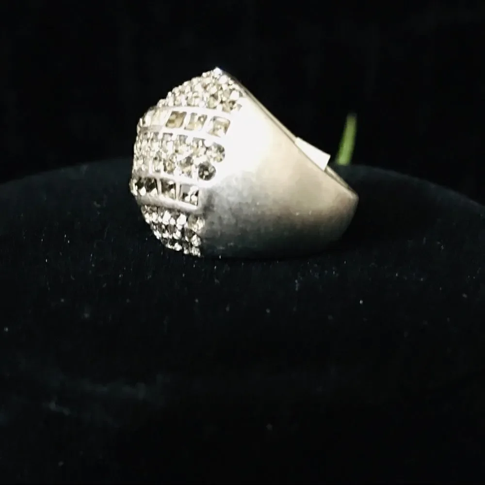 Gorgeous Kiam Family Sparkle Dome Ring! Size8